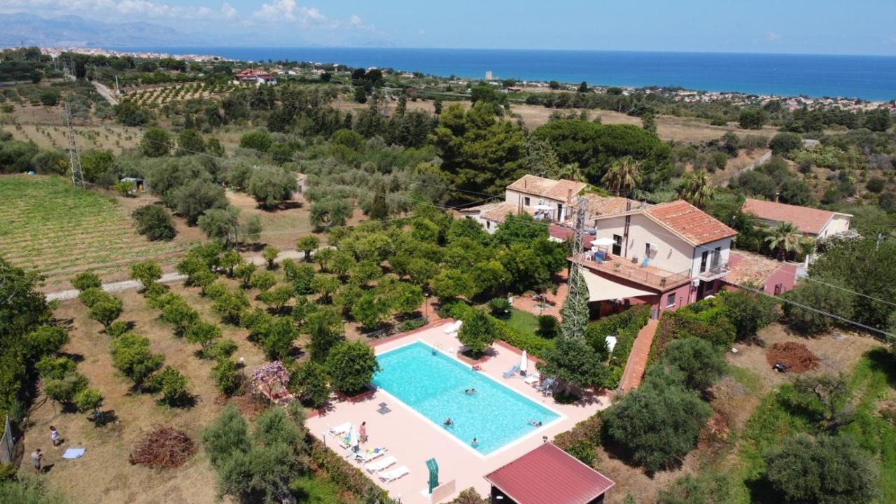 Il Casale Il Sole E La Margherita Campofelice Di Roccella Buitenkant foto