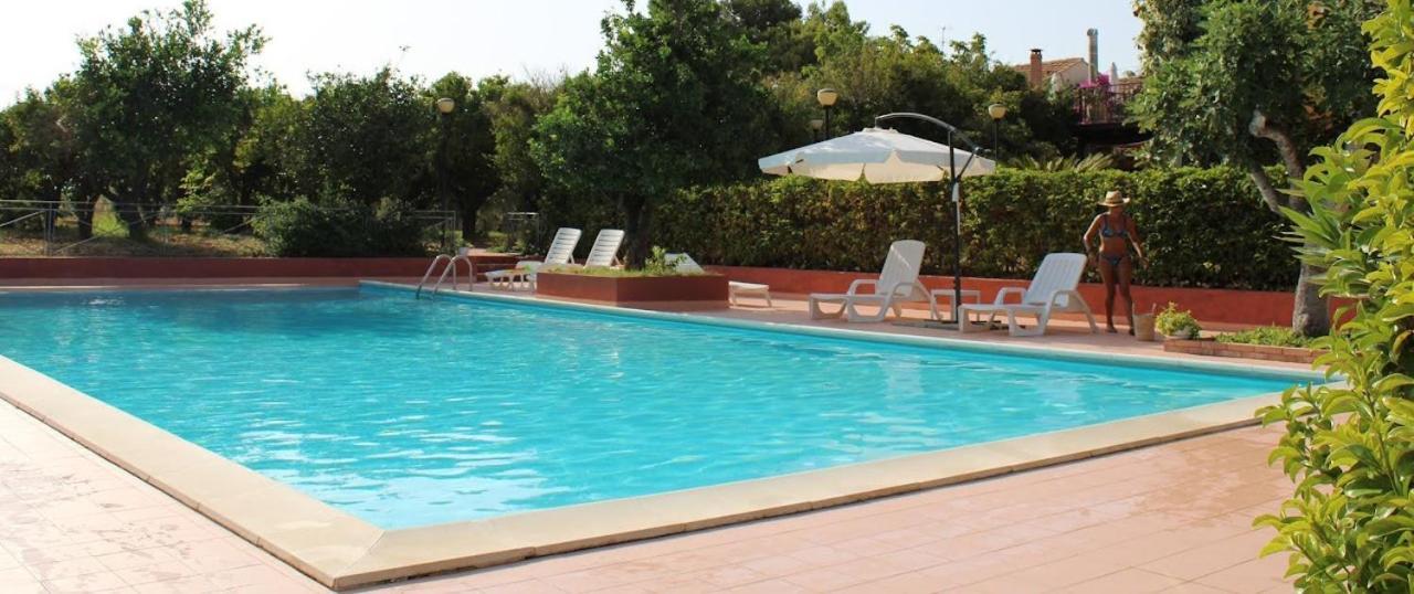 Il Casale Il Sole E La Margherita Campofelice Di Roccella Buitenkant foto