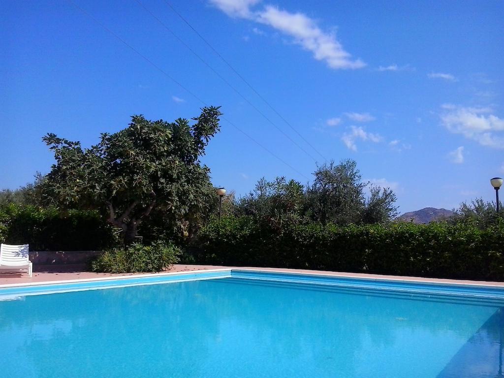 Il Casale Il Sole E La Margherita Campofelice Di Roccella Buitenkant foto
